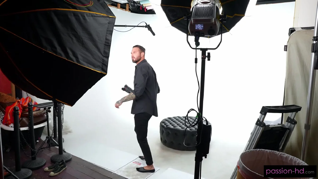 Passion-HD Tess Thompson Model Behavior XXX